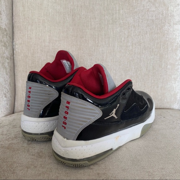 Air Jordan CN8094-006 Max Aura 2 Sneakers Basketball Size 7Y - Picture 9 of 12